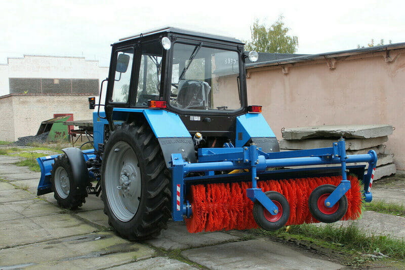 Аренда трактора со щеткой